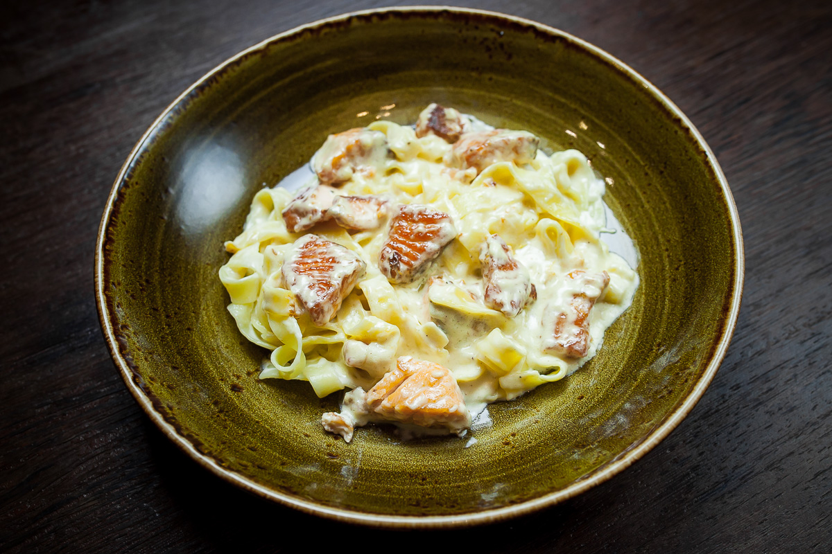 Феттучини с лососем