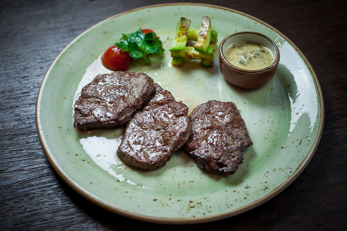 Медальоны из телятины